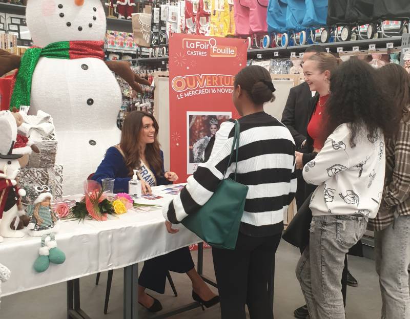 Séances de dédicaces avec Miss France 2022 Diane Leyre à Toulouse en Haute-Garonne